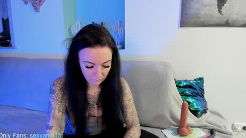 Snapshot of sexyariel15 chatting on December 17, 8:32 pm SexyAriel15 online show from December 17, 8:32 pm