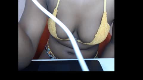 Snapshot of sexydebabe chatting on October 18, 10:43 pm sexydebabe online show from October 18, 10:43 pm