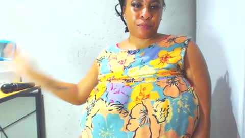 Snapshot of sexyebonylove89 chatting on January 15, 12:30 am sexyebonylove89 online show from January 15, 12:30 am