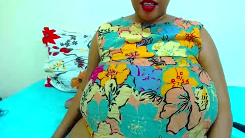 Snapshot of sexyebonylove89 chatting on February 6, 12:00 am sexyebonylove89 online show from February 6, 12:00 am