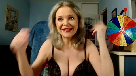 Jenny online show from December 7, 9:00 pm