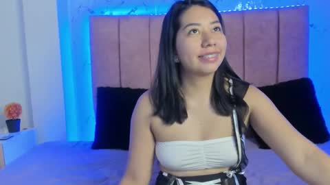 Snapshot of sexylaurita4u chatting on October 30, 2:40 pm laura online show from October 30, 2:40 pm