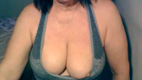 Snapshot of sexyoldwet chatting on September 18, 9:50 pm AnneSofia online show from September 18, 9:50 pm