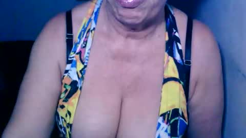 Snapshot of sexyoldwet chatting on November 11, 10:10 pm AnneSofia online show from November 11, 10:10 pm