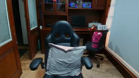 R A C H E L online show from December 1, 11:59 am