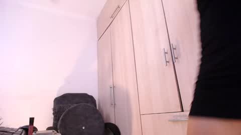 Snapshot of sexyshemale4uxxx chatting on December 4, 6:33 am online show from December 4, 6:33 am