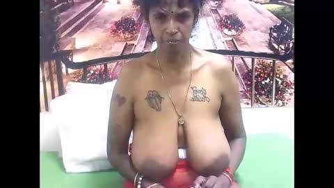 sexyva4u2luv online show from March 6, 11:20 pm