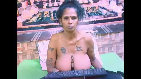 sexyva4u2luv online show from September 12, 7:25 pm