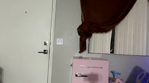 Shaman Woman online show from December 2, 5:04 am