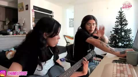 Snapshot of shamelesss_ chatting on December 11, 7:25 pm shamelesss_ online show from December 11, 7:25 pm