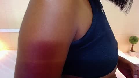 Snapshot of shamira_moore chatting on December 2, 3:47 pm Catalina online show from December 2, 3:47 pm