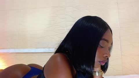 Snapshot of shamira_moore chatting on December 2, 10:01 pm Catalina online show from December 2, 10:01 pm