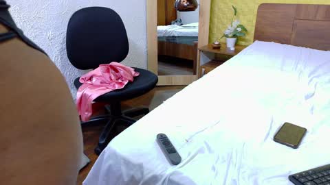 Snapshot of shamira_moore chatting on December 18, 7:08 pm Catalina online show from December 18, 7:08 pm