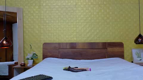 Snapshot of shamira_moore chatting on December 20, 7:39 pm Catalina online show from December 20, 7:39 pm