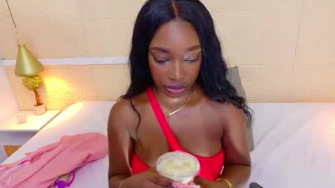 Snapshot of shamira_moore chatting on February 26, 12:05 am Catalina online show from February 26, 12:05 am