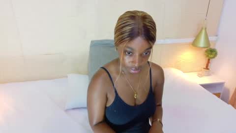 Snapshot of shamira_moore chatting on October 3, 7:55 pm Catalina online show from October 3, 7:55 pm
