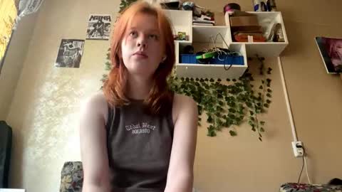 Snapshot of shantaeburleson chatting on October 6, 6:44 am Kristin online show from October 6, 6:44 am