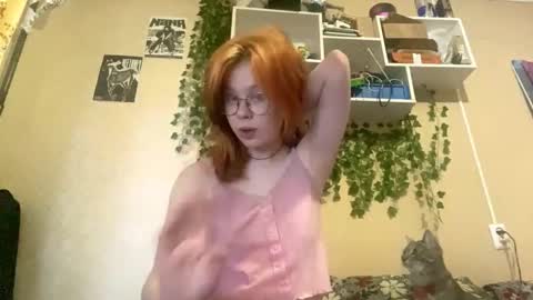 Snapshot of shantaeburleson chatting on October 8, 3:04 am Kristin online show from October 8, 3:04 am