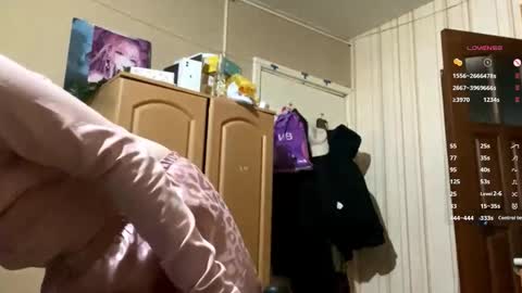 Snapshot of shantaeburleson chatting on October 29, 7:54 am Kristin online show from October 29, 7:54 am