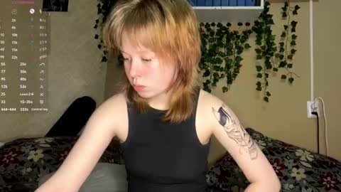 Snapshot of shantaeburleson chatting on November 4, 4:11 am Kristin online show from November 4, 4:11 am