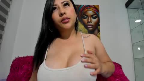 Snapshot of shantall_8 chatting on February 9, 9:16 am karol online show from February 9, 9:16 am