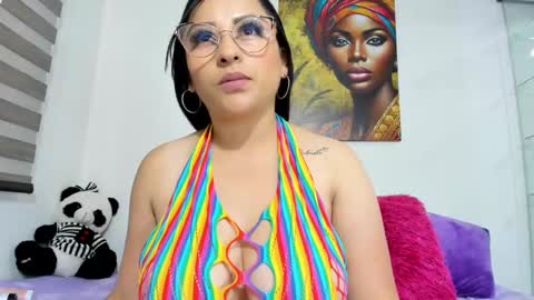 Snapshot of shantall_8 chatting on February 11, 11:54 am karol online show from February 11, 11:54 am