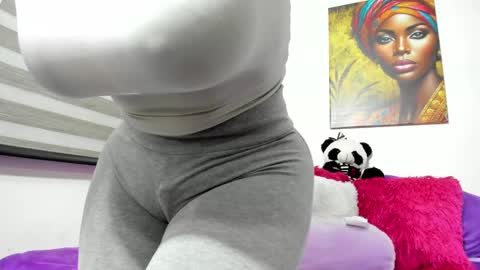 Snapshot of shantall_8 chatting on March 9, 8:40 am karol online show from March 9, 8:40 am