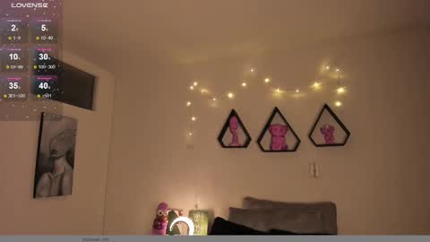 Snapshot of shantall_vidales chatting on December 28, 8:26 am online show from December 28, 8:26 am