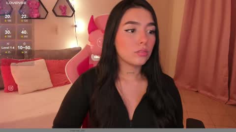 Snapshot of shantall_vidales chatting on February 21, 5:24 am online show from February 21, 5:24 am