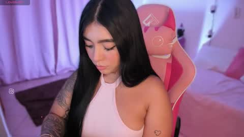 Snapshot of shantall_vidales chatting on September 10, 6:57 am online show from September 10, 6:57 am