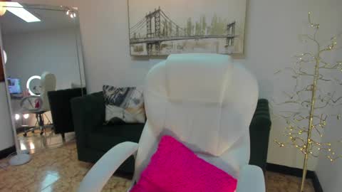 Shantall wills online show from February 1, 8:47 pm