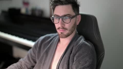 Snapshot of shape80 chatting on November 9, 7:50 am frenchy boy online show from November 9, 7:50 am