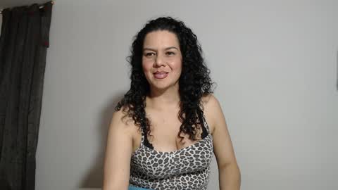 sharickleon11 online show from January 27, 1:05 am