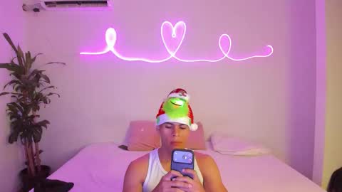 shark_boy21 online show from November 30, 12:36 am