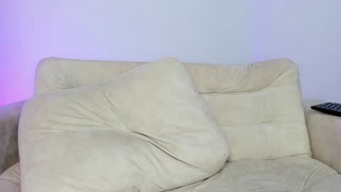 Hi fiends ---- I usually start online from Monday to Friday from 1000 am Saturdays and Sundays at 600 am Colombia time online show from January 7, 9:03 pm