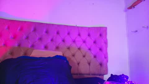 Snapshot of sharlott_kiss chatting on December 28, 12:03 pm Sharlott online show from December 28, 12:03 pm