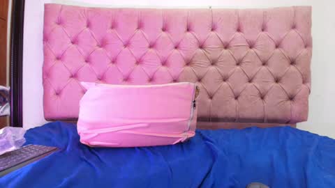 Snapshot of sharlott_kiss chatting on December 30, 6:05 pm Sharlott online show from December 30, 6:05 pm