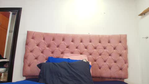 Snapshot of sharlott_kiss chatting on December 31, 12:15 pm Sharlott online show from December 31, 12:15 pm