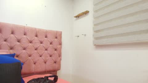 Snapshot of sharlott_kiss chatting on January 5, 11:59 am Sharlott online show from January 5, 11:59 am