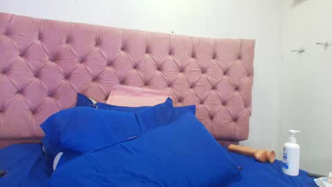 Snapshot of sharlott_kiss chatting on January 10, 5:56 pm Sharlott online show from January 10, 5:56 pm