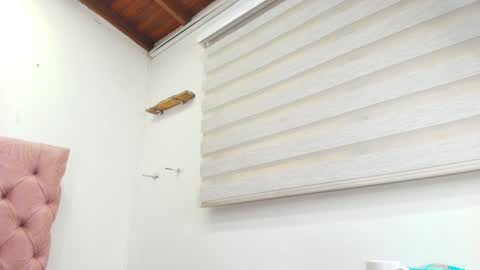 Snapshot of sharlott_kiss chatting on January 16, 6:06 pm Sharlott online show from January 16, 6:06 pm