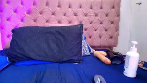 Snapshot of sharlott_kiss chatting on January 24, 3:02 pm Sharlott online show from January 24, 3:02 pm