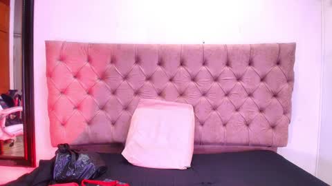 Snapshot of sharlott_kiss chatting on January 31, 11:56 am Sharlott online show from January 31, 11:56 am