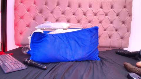 Snapshot of sharlott_kiss chatting on January 31, 3:00 pm Sharlott online show from January 31, 3:00 pm