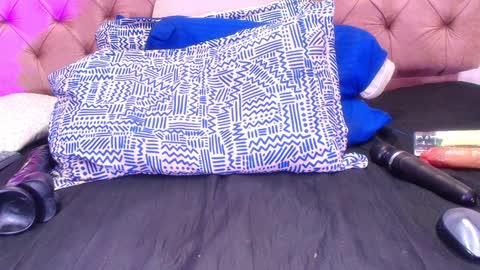 Snapshot of sharlott_kiss chatting on February 3, 5:56 pm Sharlott online show from February 3, 5:56 pm