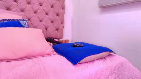 Snapshot of sharlott_kiss chatting on February 7, 6:02 pm Sharlott online show from February 7, 6:02 pm