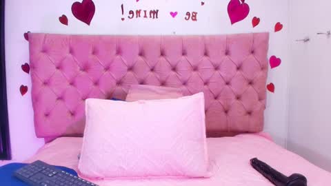 Snapshot of sharlott_kiss chatting on February 18, 11:55 am Sharlott online show from February 18, 11:55 am