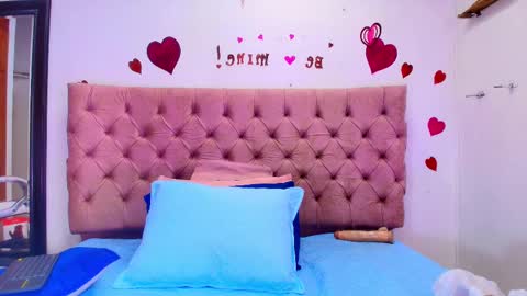 Snapshot of sharlott_kiss chatting on February 25, 12:03 pm Sharlott online show from February 25, 12:03 pm