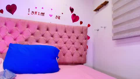 Snapshot of sharlott_kiss chatting on February 26, 11:52 am Sharlott online show from February 26, 11:52 am