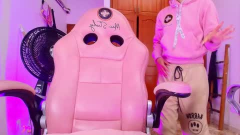 Snapshot of sharlott_kiss chatting on March 5, 12:00 pm Sharlott online show from March 5, 12:00 pm